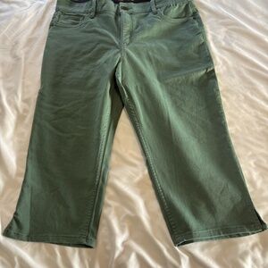 Liz Claiborne Capris (Size 16)